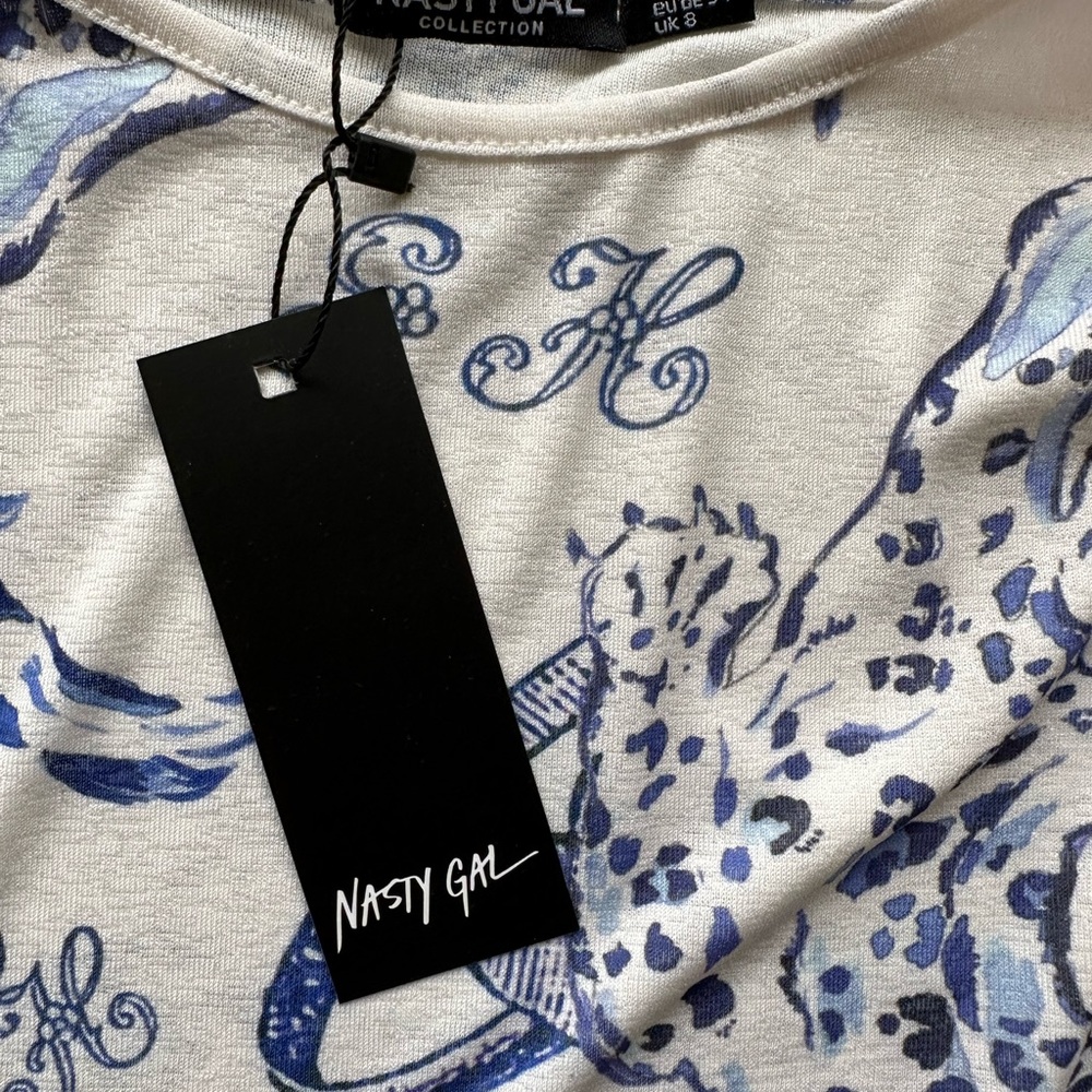 Asian Print Cropped Tee - Picture 2 of 2